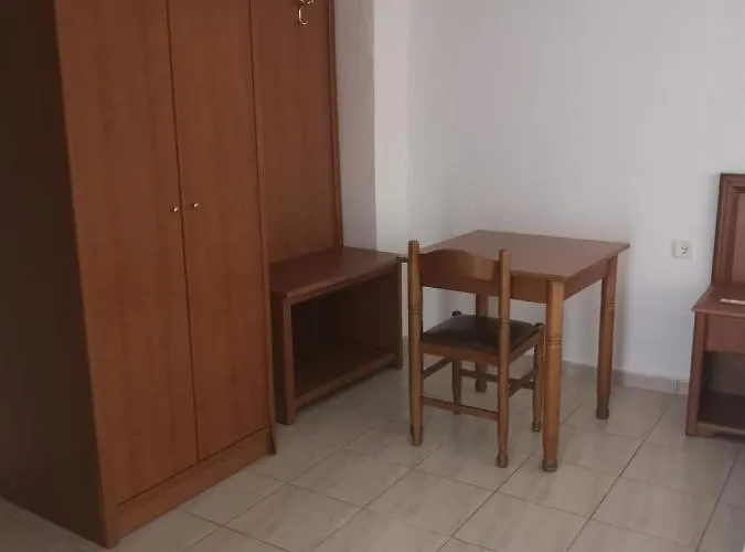 Gatos 3* Pefkochori