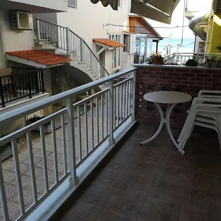 Gatos Beach Guest house *