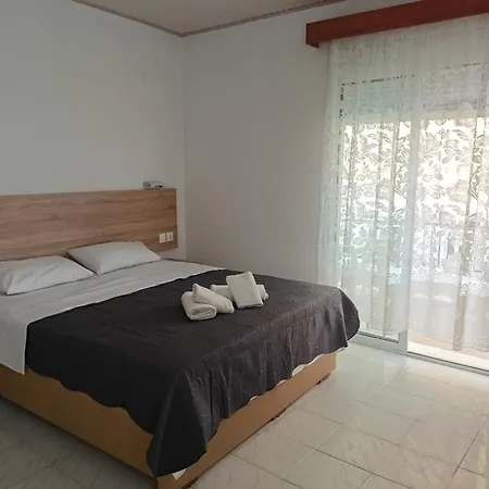 Gatos Beach Guest house *