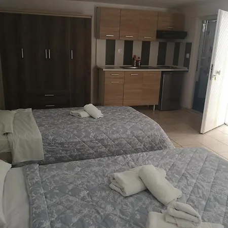 Gatos Beach Guest house *