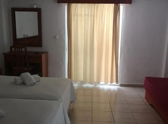 Gatos Pensiune Pefkochori